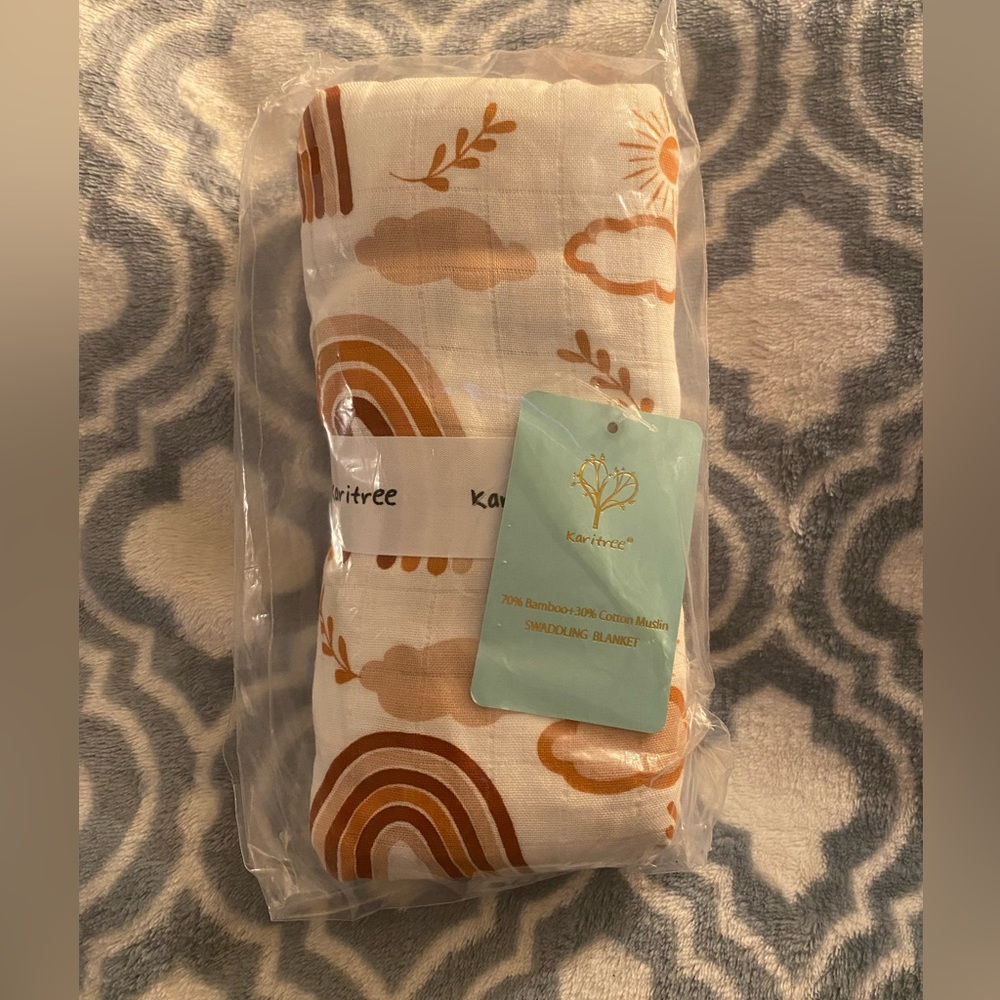 NWT Karitree Bamboo & Muslin Rainbow Swaddle